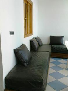 appartement économique: salon avec matelats